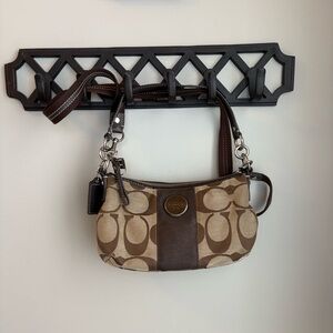 Vintage Coach Signature C 2-way hobo shoulder bag.